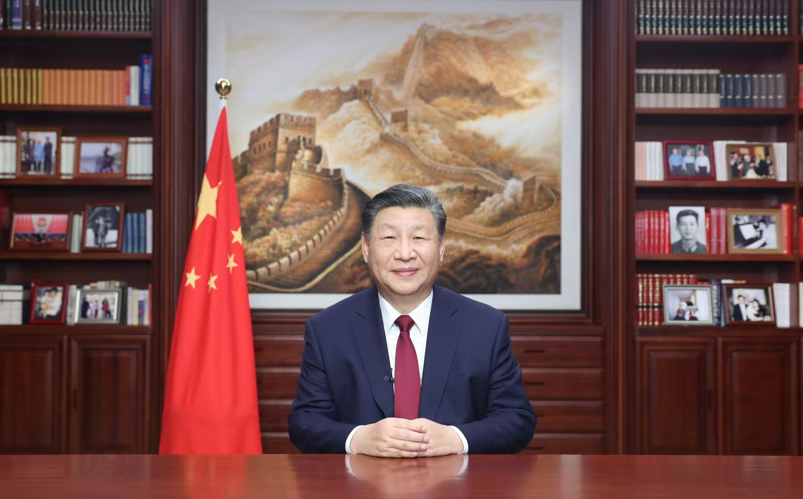 2023年12月31日，新年前夕，國家主席習近平通過中央廣播電視總臺和互聯(lián)網(wǎng)，發(fā)表二〇二四年新年賀詞。圖片來源：新華社